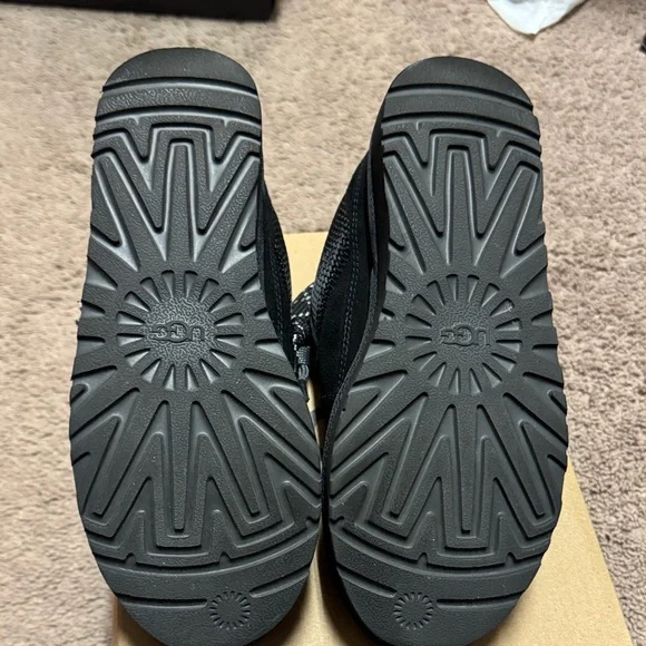 UGG Black and Gray Casual Sneakers - Picture 3 of 5